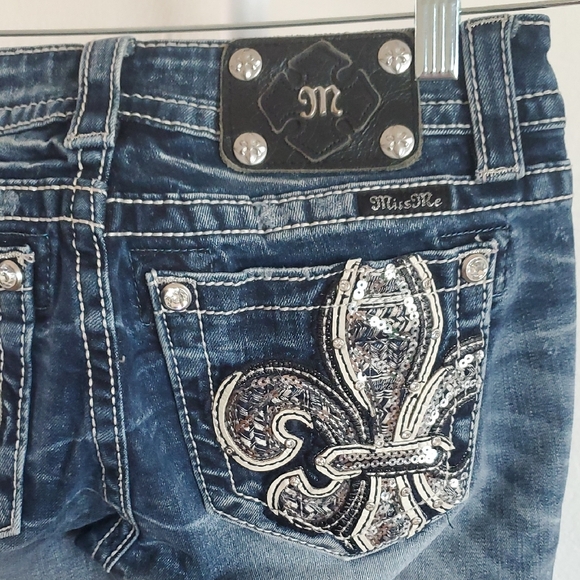 Miss Me Medium Wash Boot Cut Jeans Fleur De Lis Pocket - Picture 4 of 13
